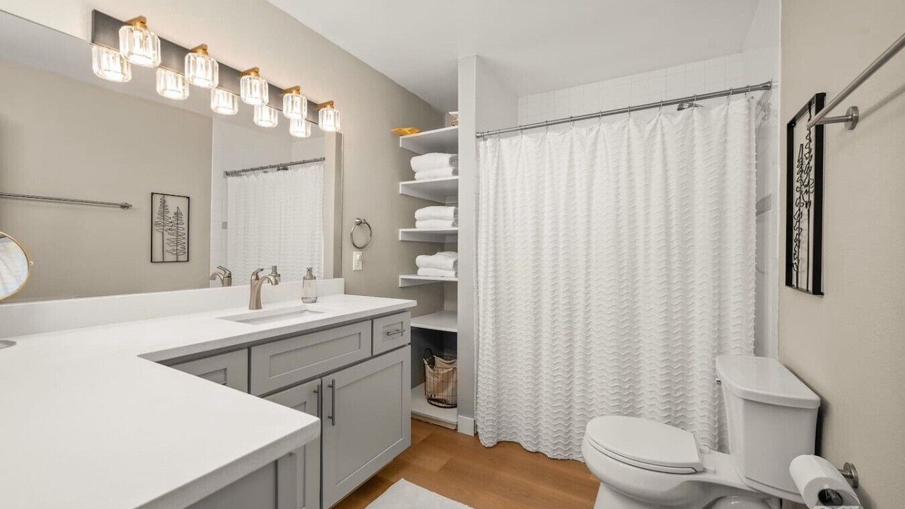 Photo of Bathroom in Rogers Park