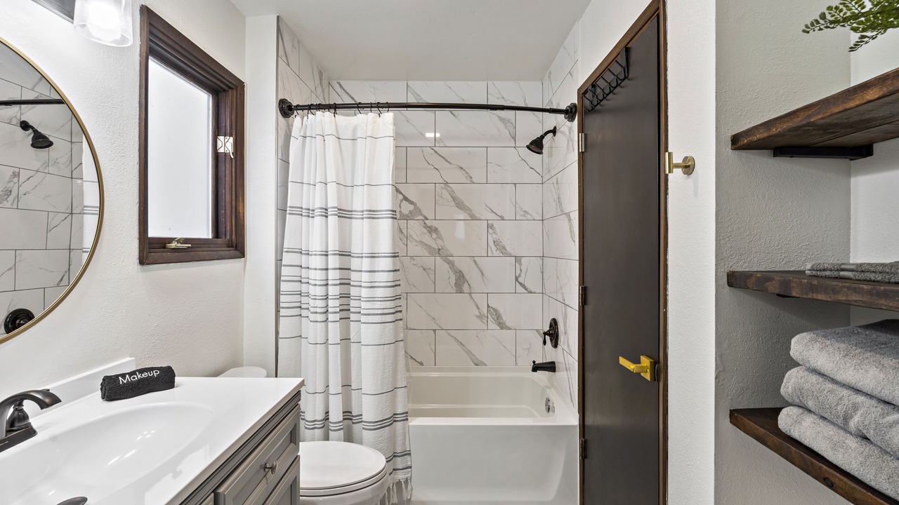 Photo of Bathroom in Bayshore - Klatt