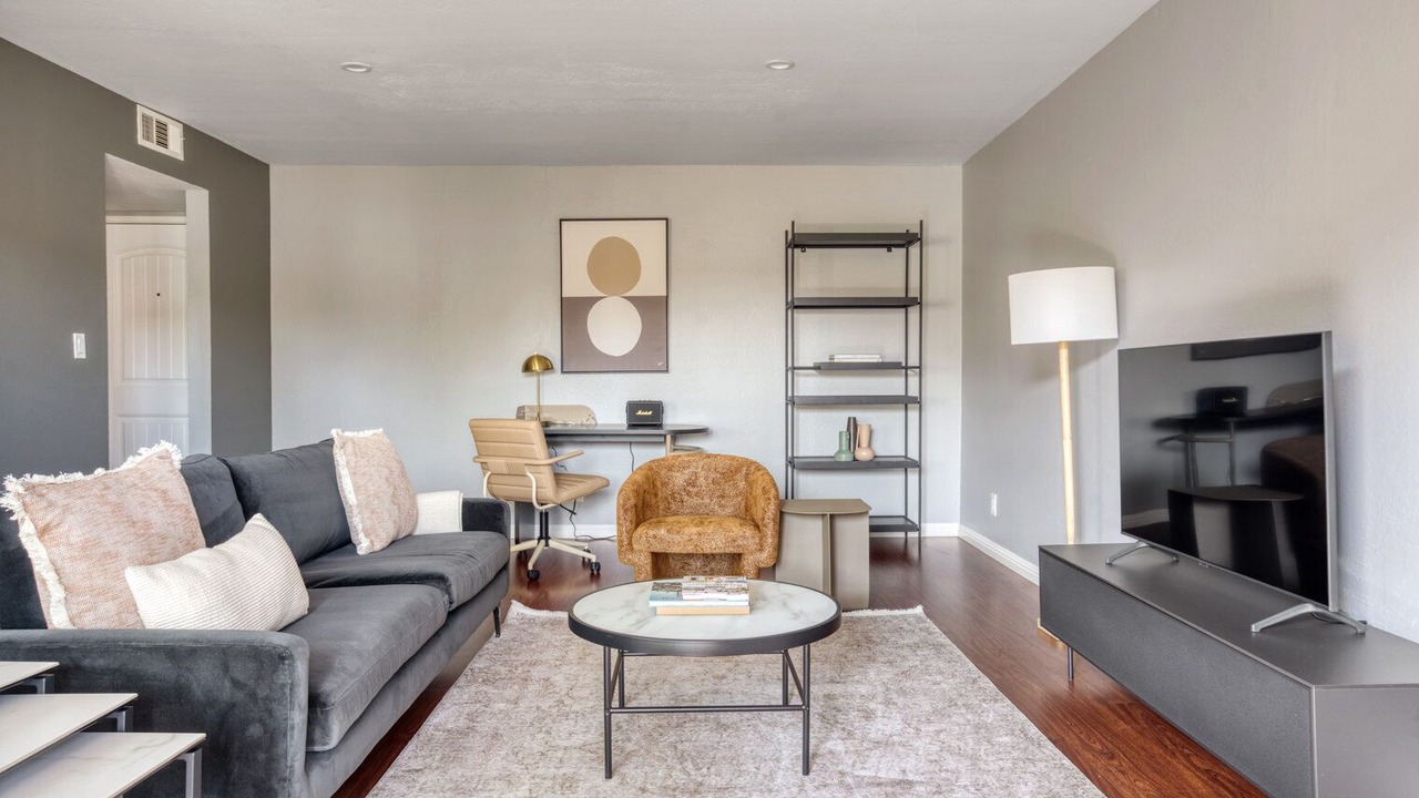 Photo of Livingroom in Edgewood Park