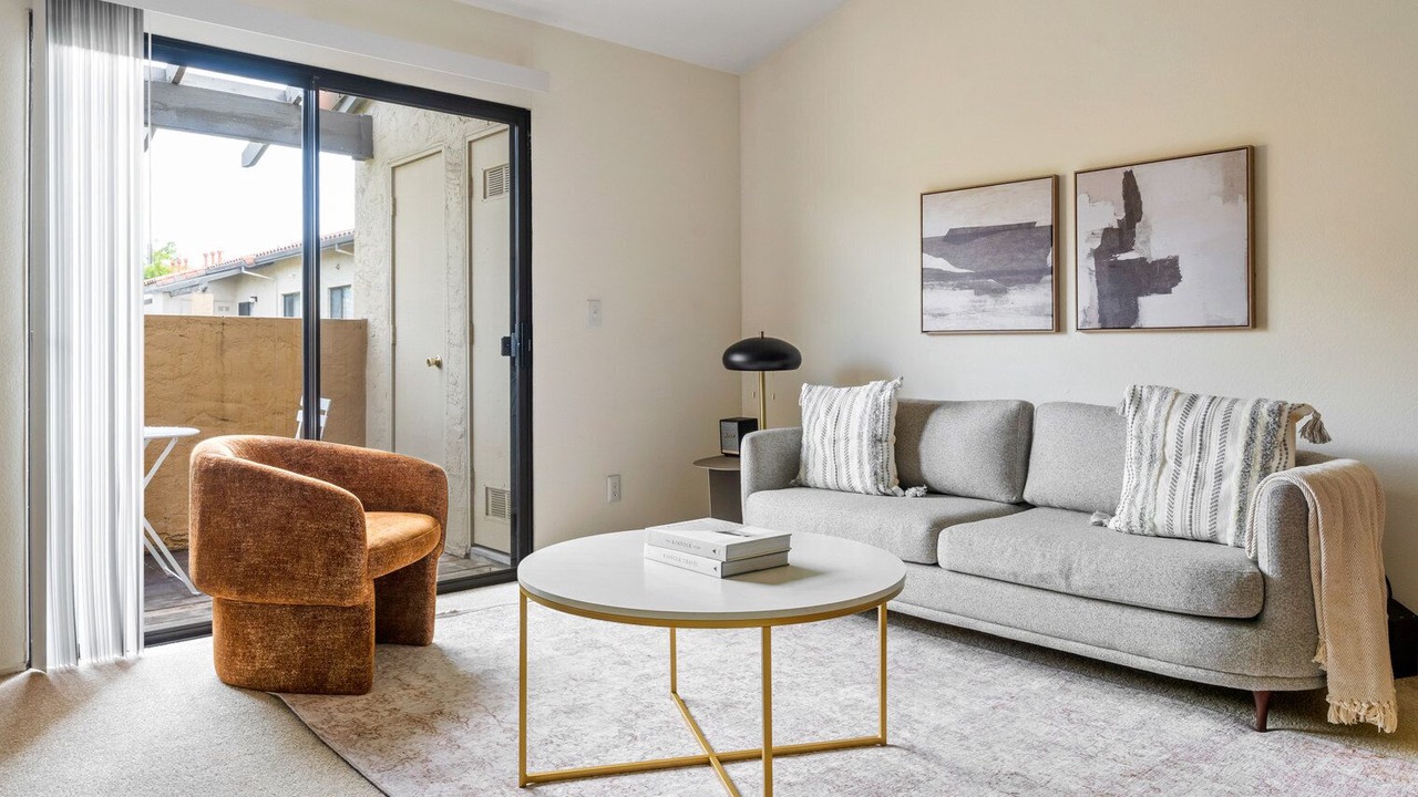 Photo of Livingroom in Shoreline West