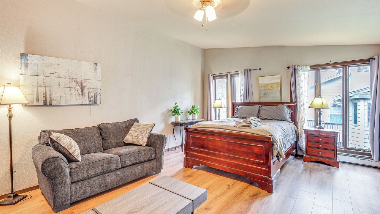 Photo of Livingroom in Northeast Anchorage