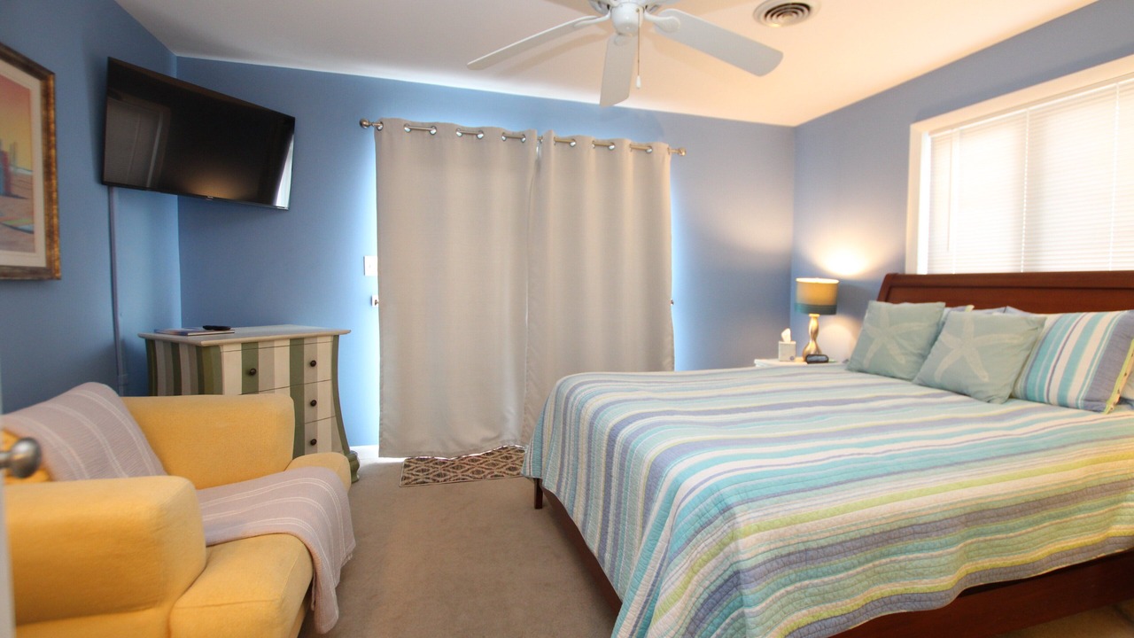 Photo of Bedroom in Country Club Estates