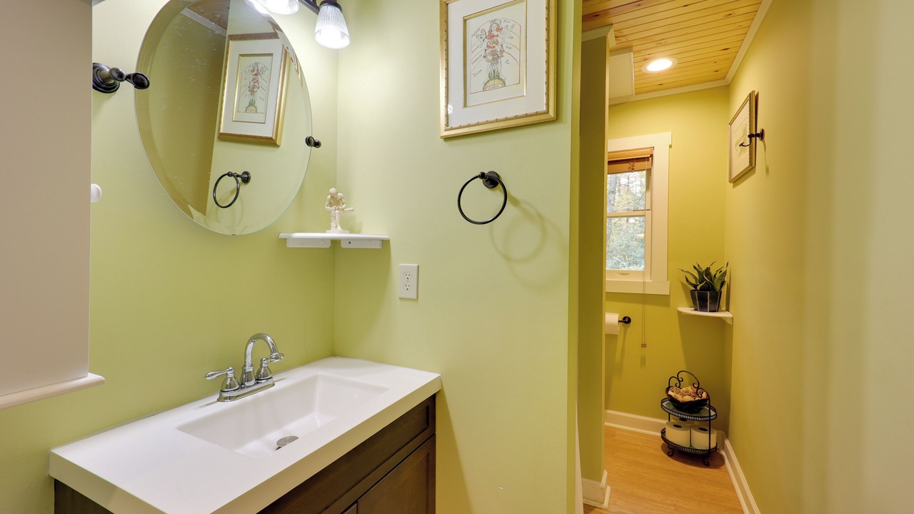 Photo of Bathroom in Newland