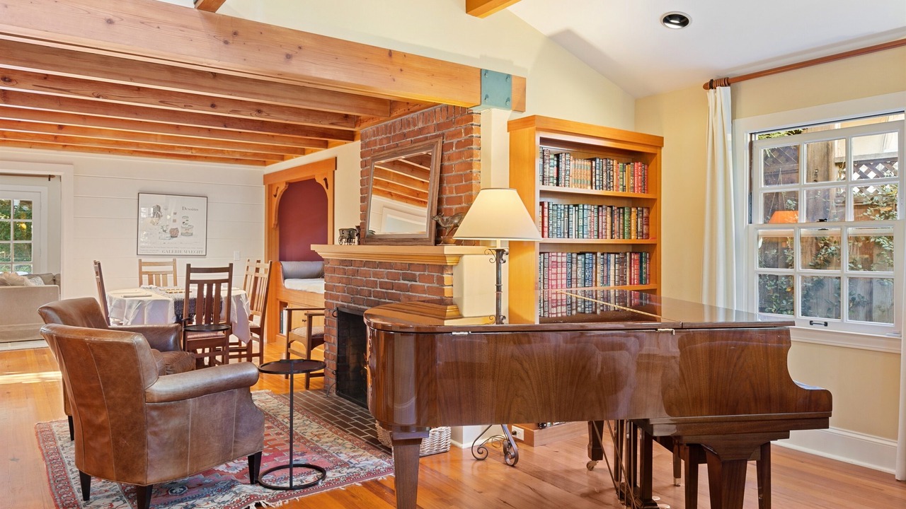 Photo of Livingroom in Stanford