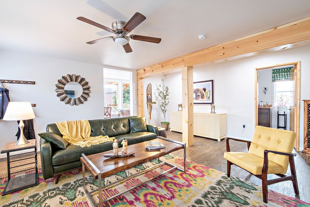 Photo of Livingroom in Haines