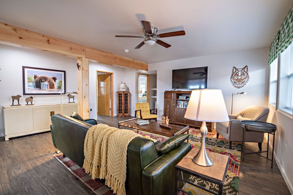 Photo of Livingroom in Haines