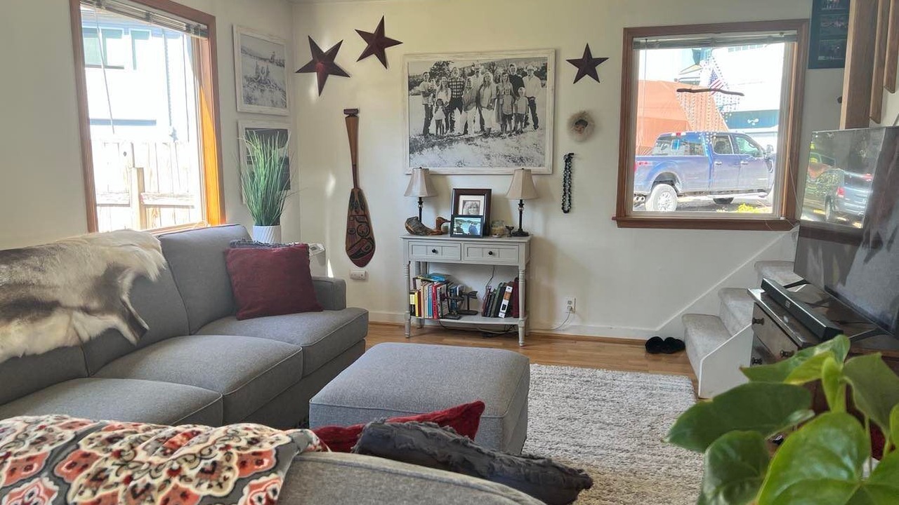Photo of Livingroom in Mendenhall Valley