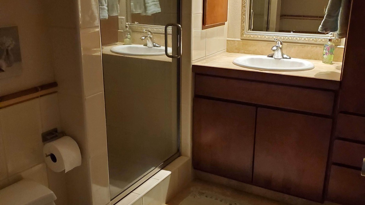 Photo of Bathroom in Maunaloa