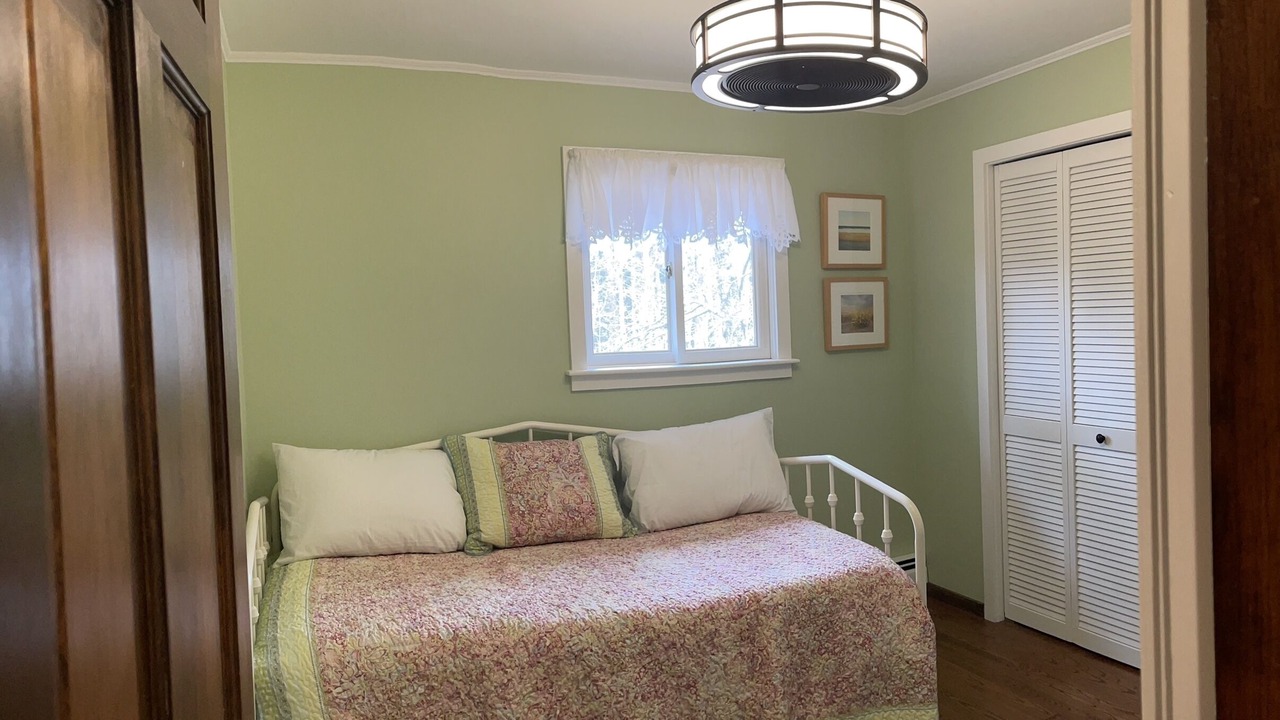 Photo of Bedroom in Oakland