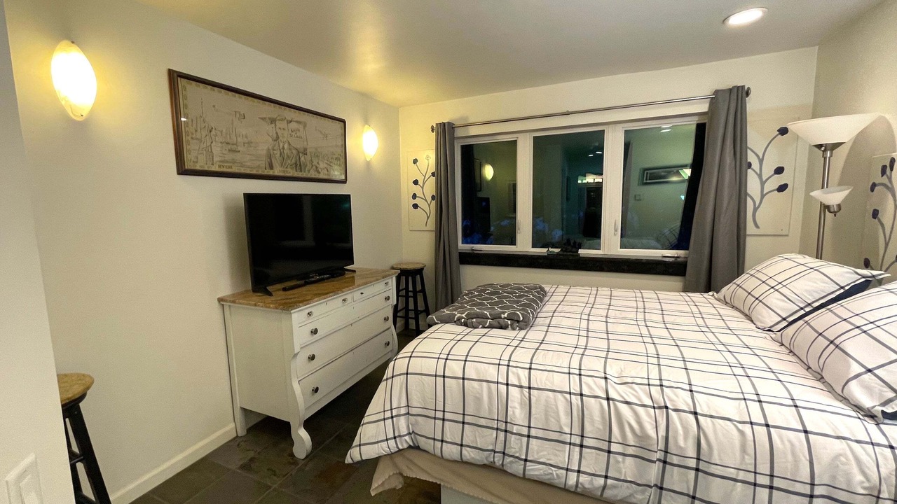 Photo of Bedroom in Juneau