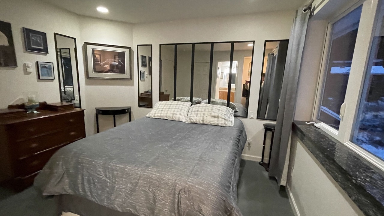 Photo of Bedroom in Juneau