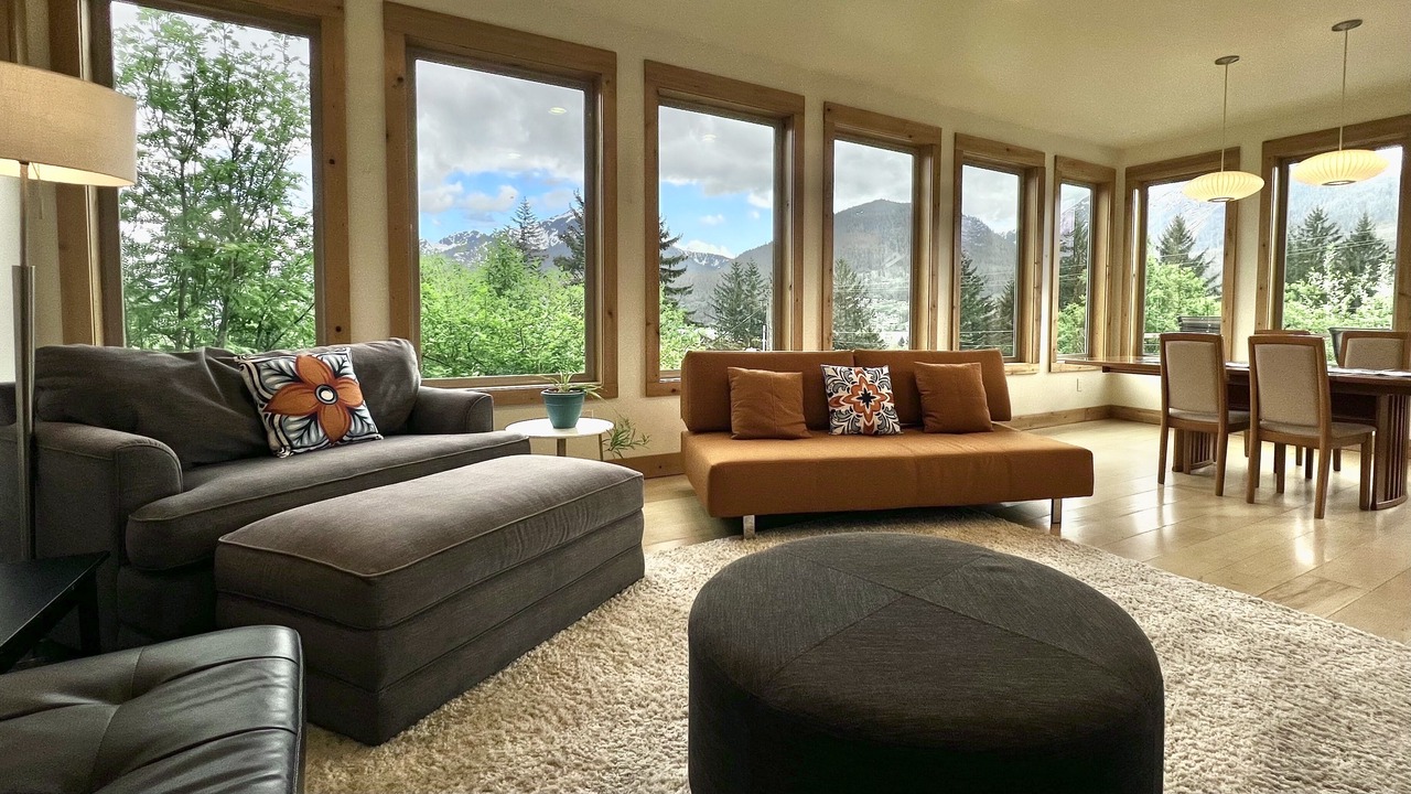 Photo of Livingroom in Downtown Juneau