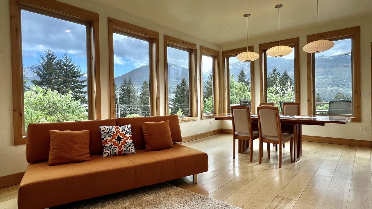 Photo of Livingroom in Downtown Juneau