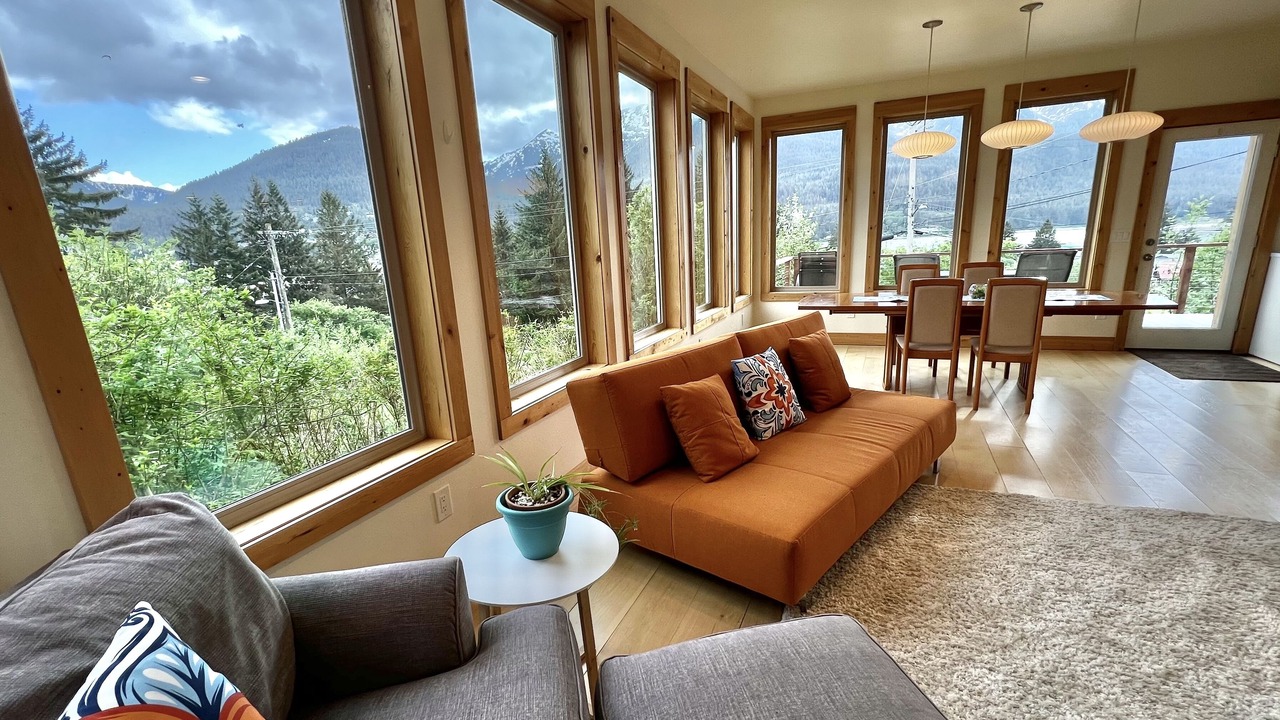 Photo of Livingroom in Downtown Juneau