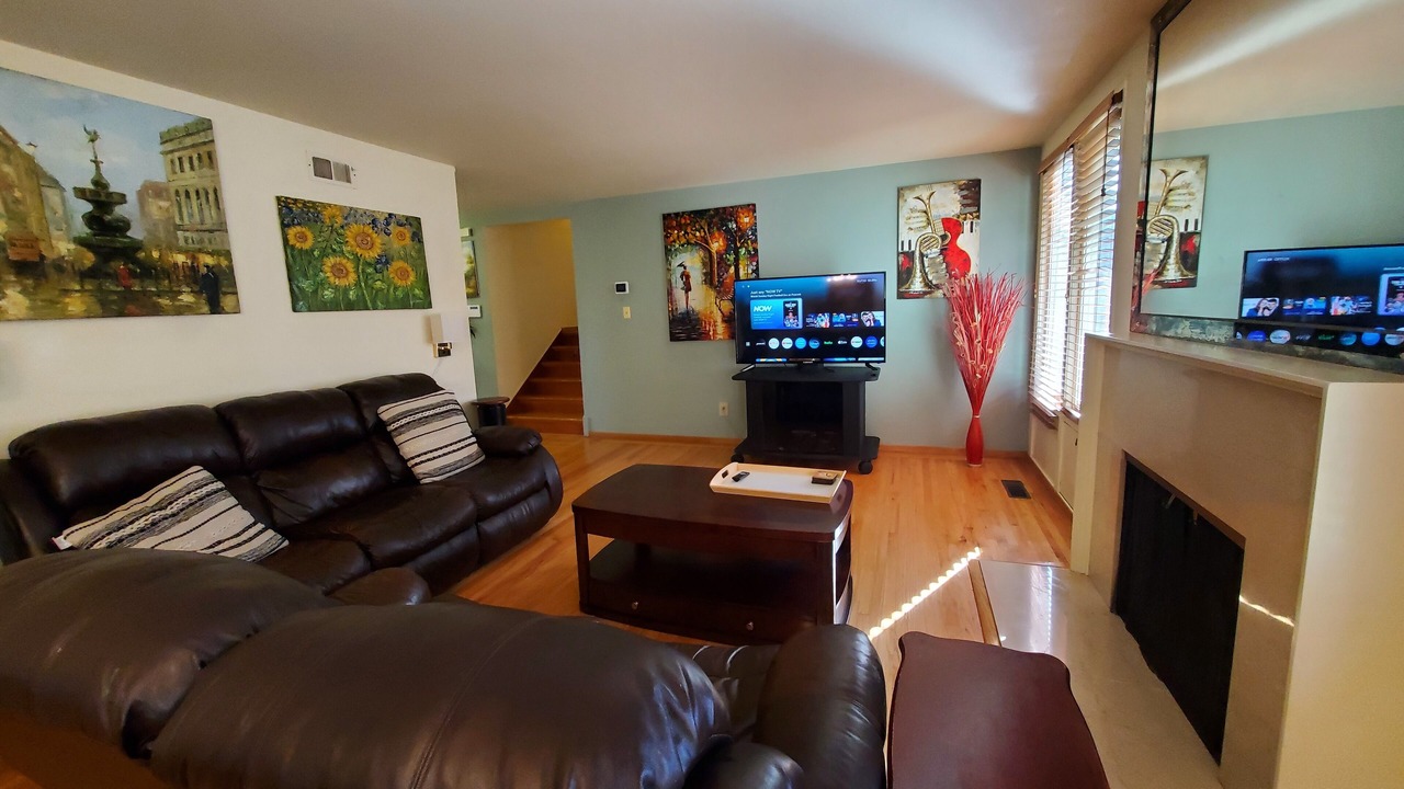 Photo of Livingroom in Farm Hills