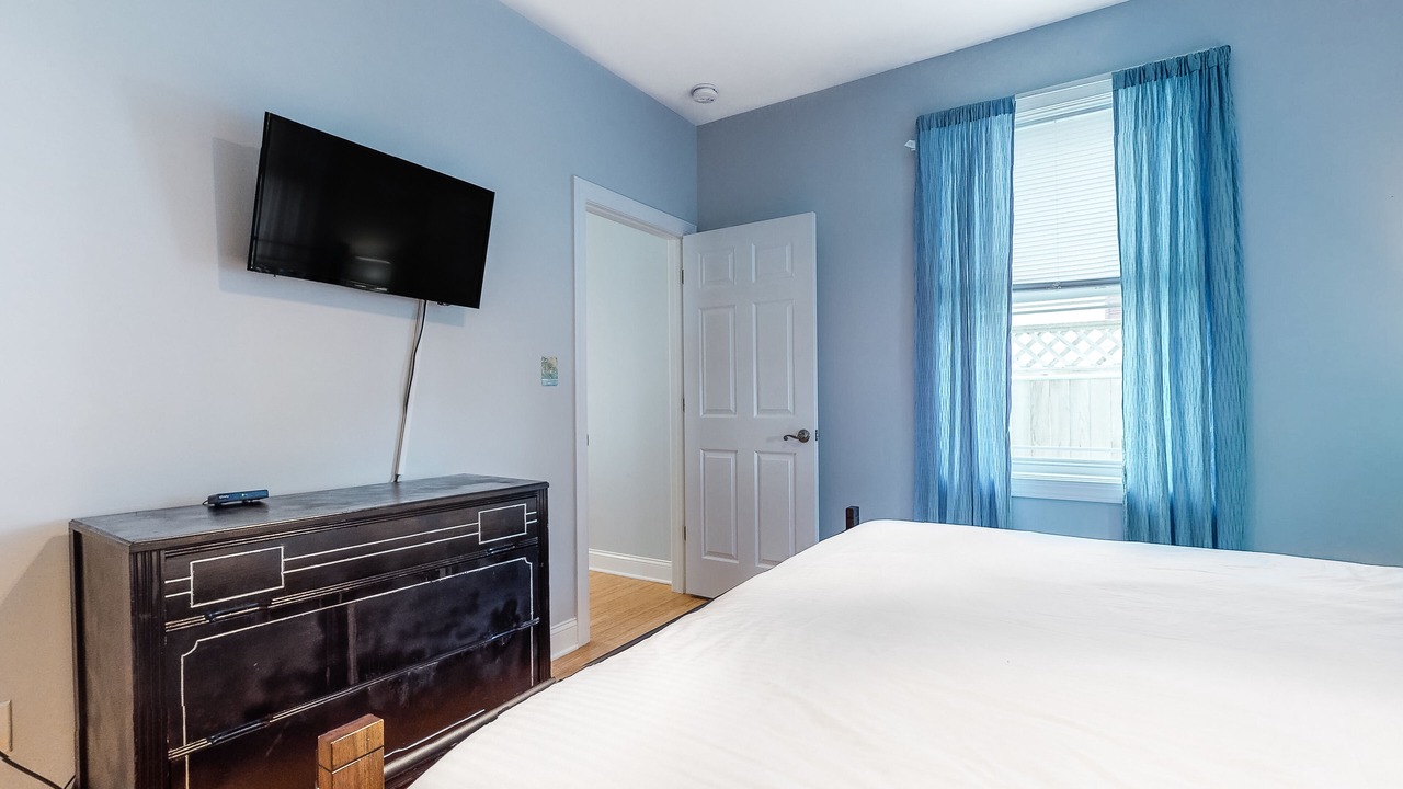 Photo of Bedroom in Country Club Estates