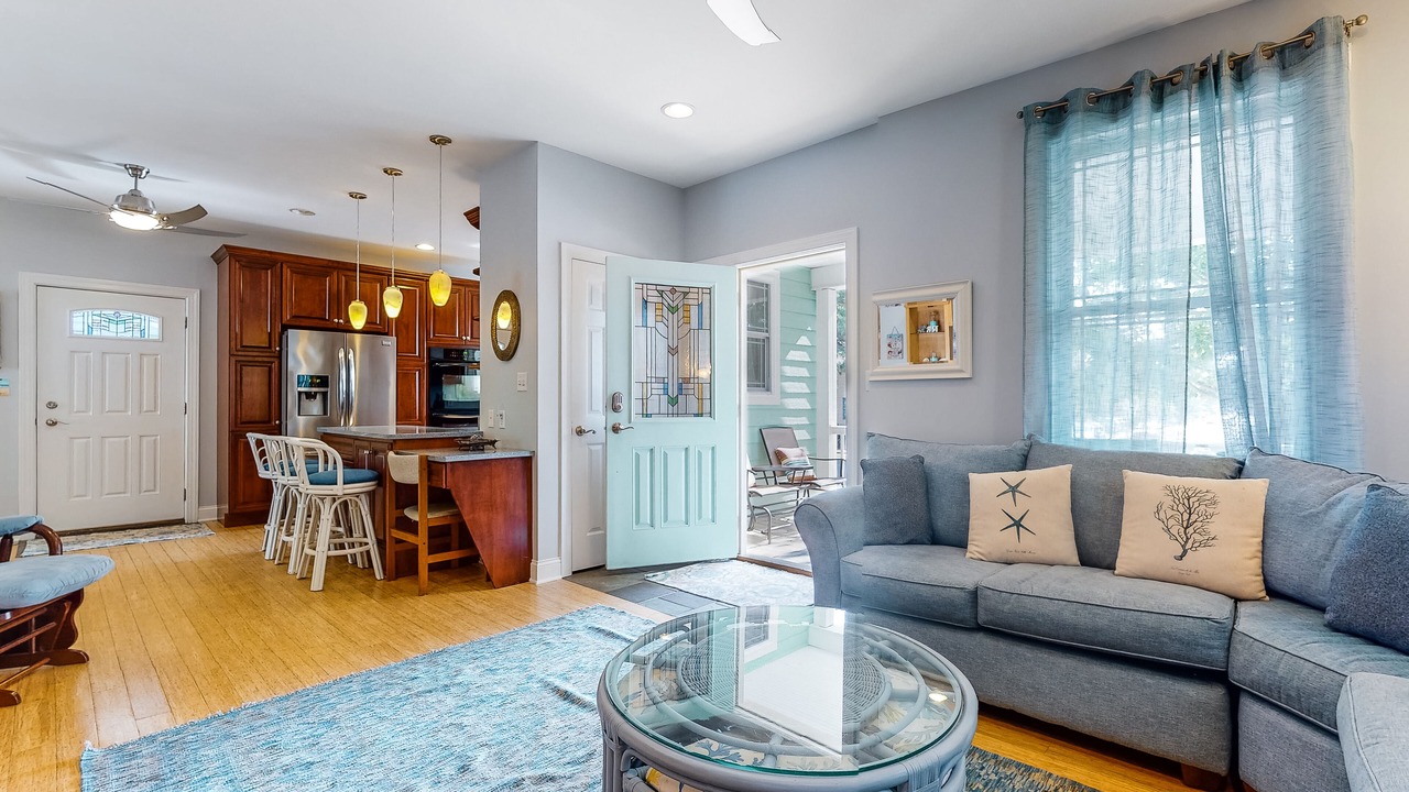 Photo of Livingroom in Country Club Estates