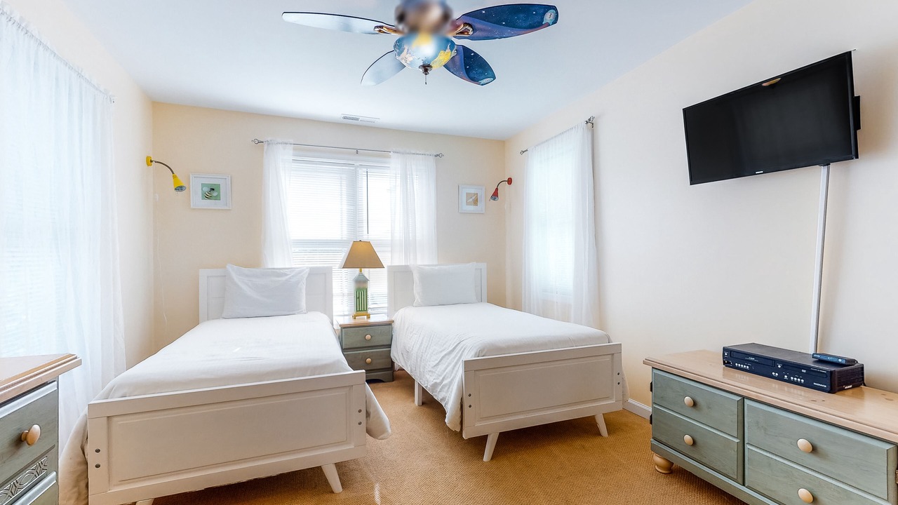 Photo of Bedroom in Country Club Estates