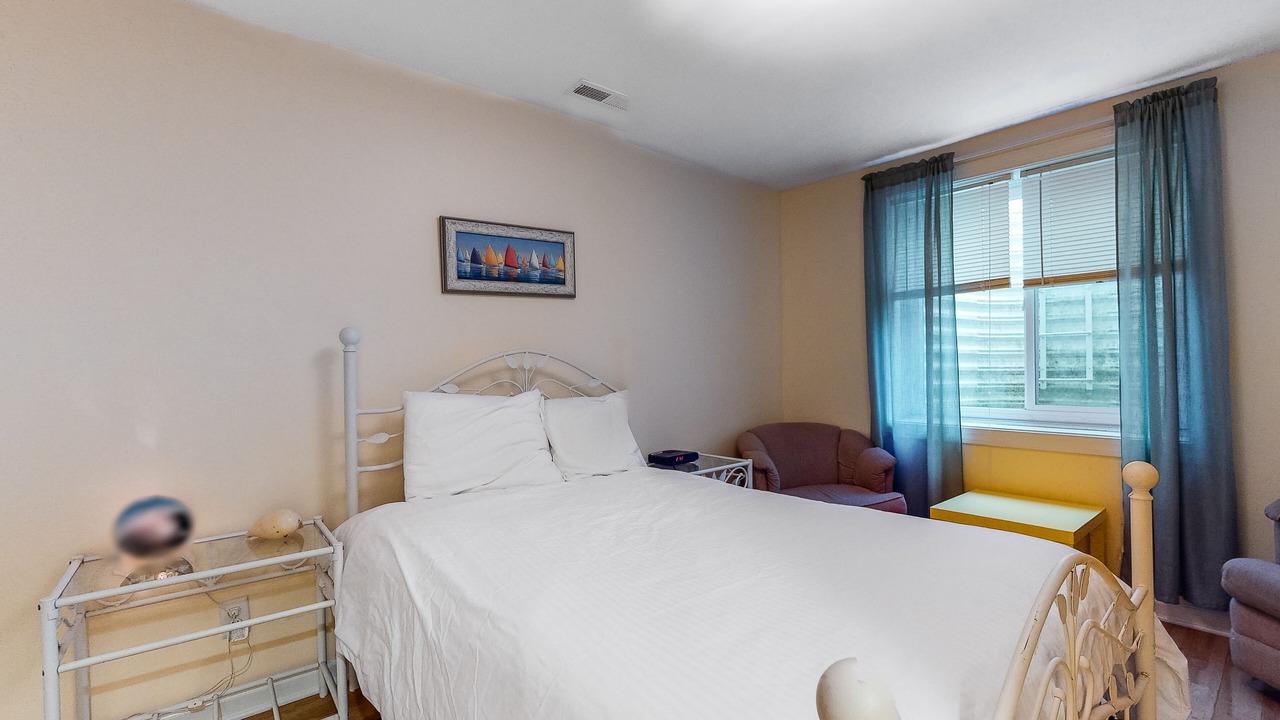 Photo of Bedroom in Country Club Estates