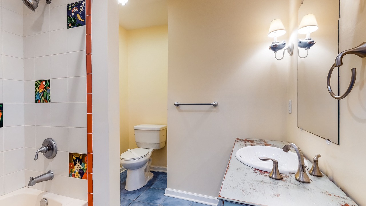 Photo of Bathroom in Country Club Estates
