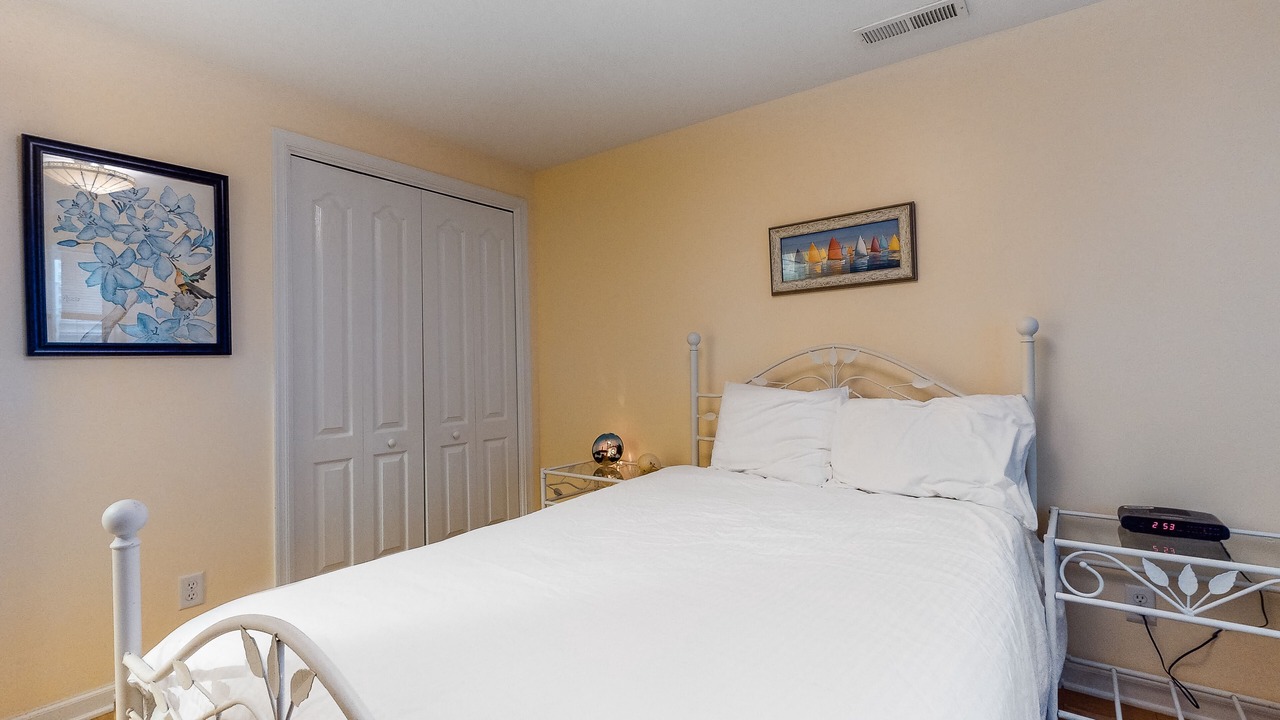 Photo of Bedroom in Country Club Estates