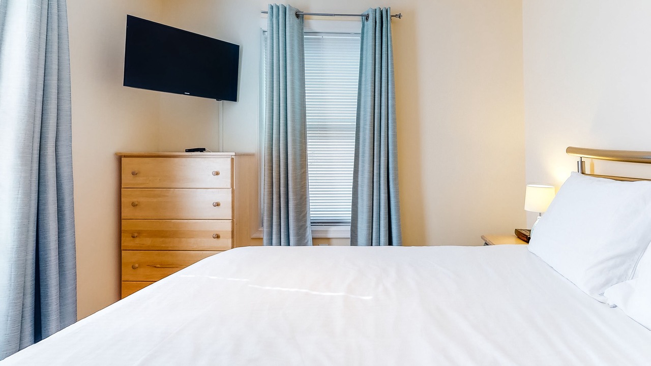 Photo of Bedroom in Country Club Estates