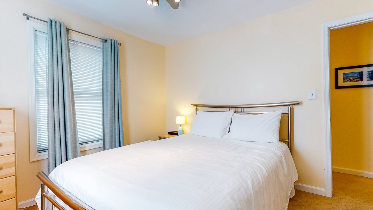 Photo of Bedroom in Country Club Estates