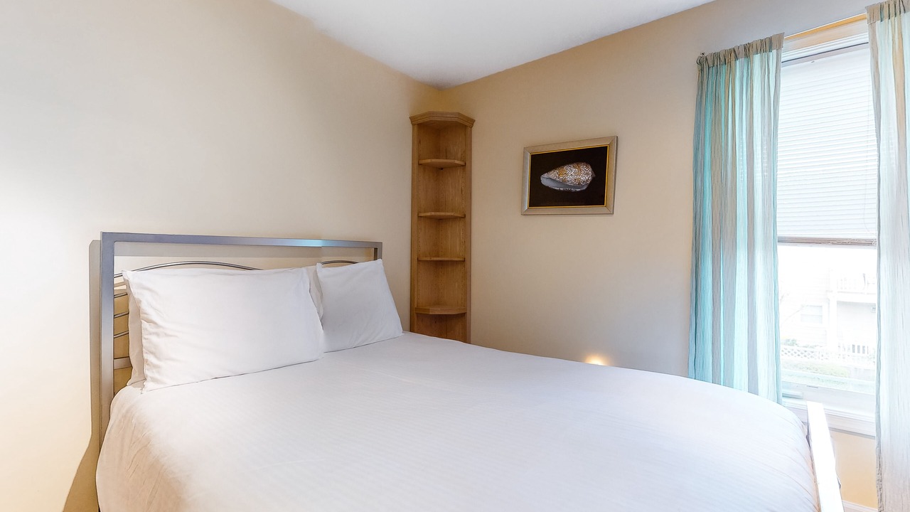 Photo of Bedroom in Country Club Estates