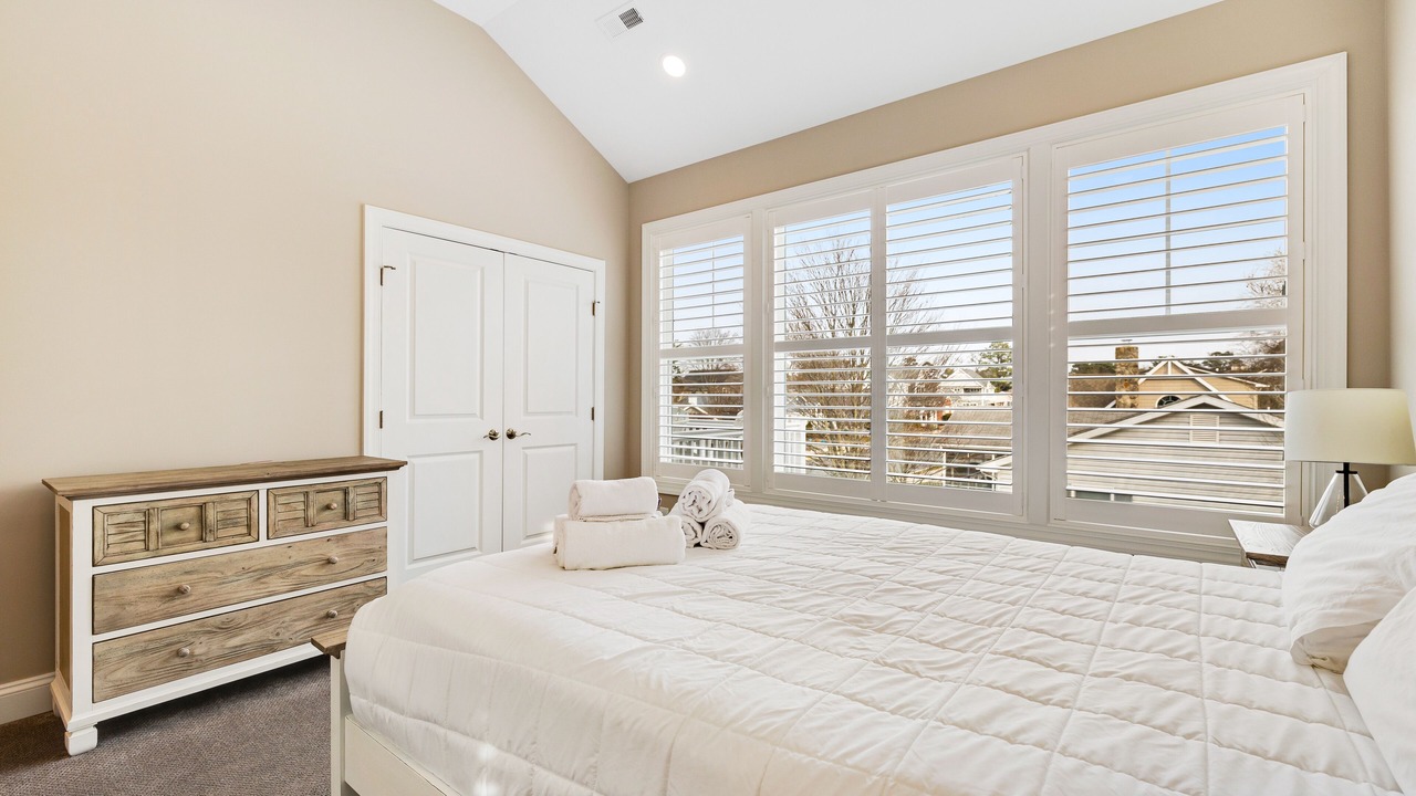 Photo of Bedroom in Country Club Estates
