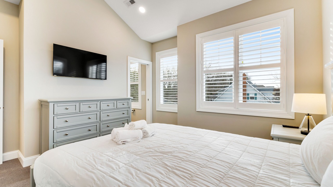 Photo of Bedroom in Country Club Estates