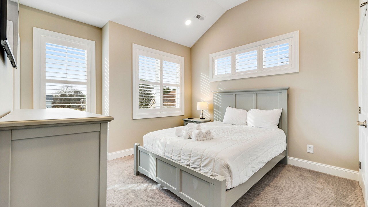 Photo of Bedroom in Country Club Estates