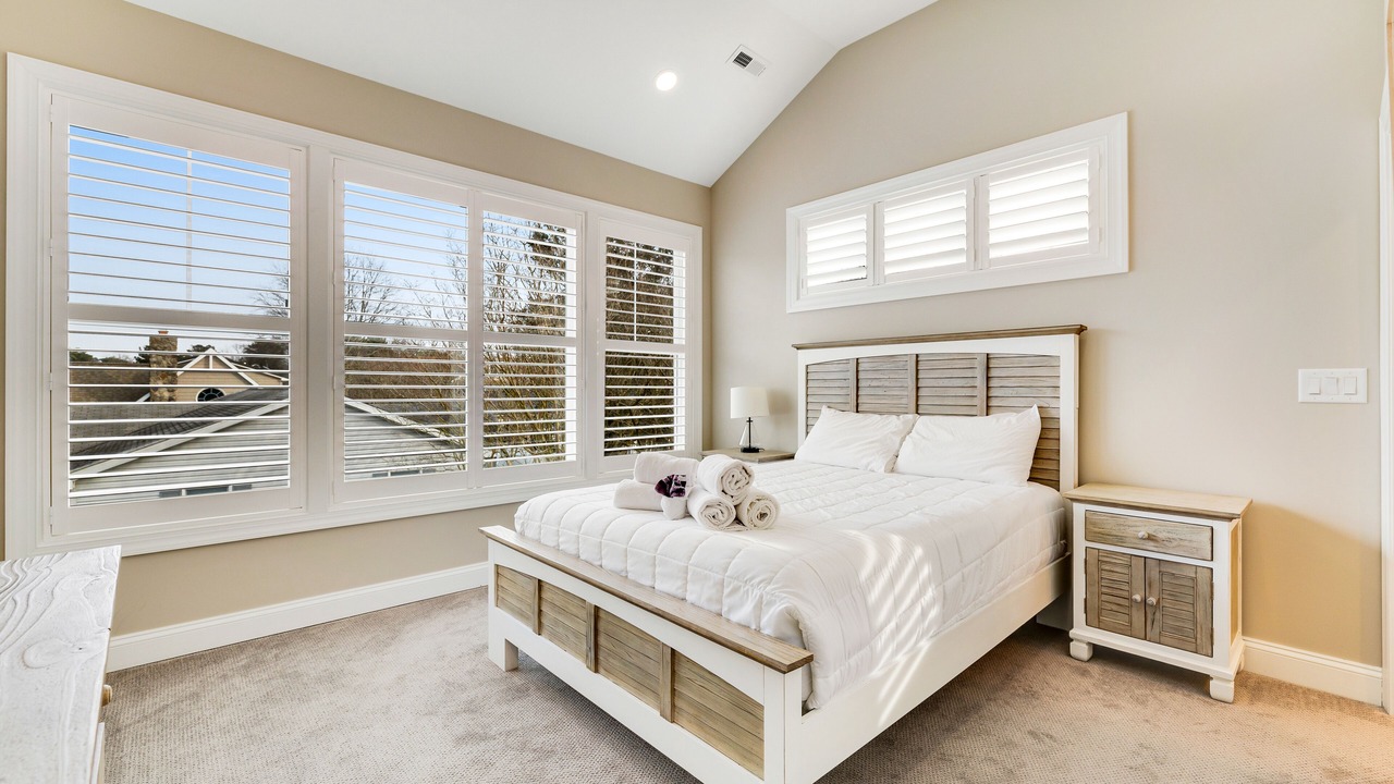 Photo of Bedroom in Country Club Estates