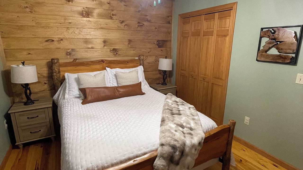 Photo of Bedroom in Madisonville