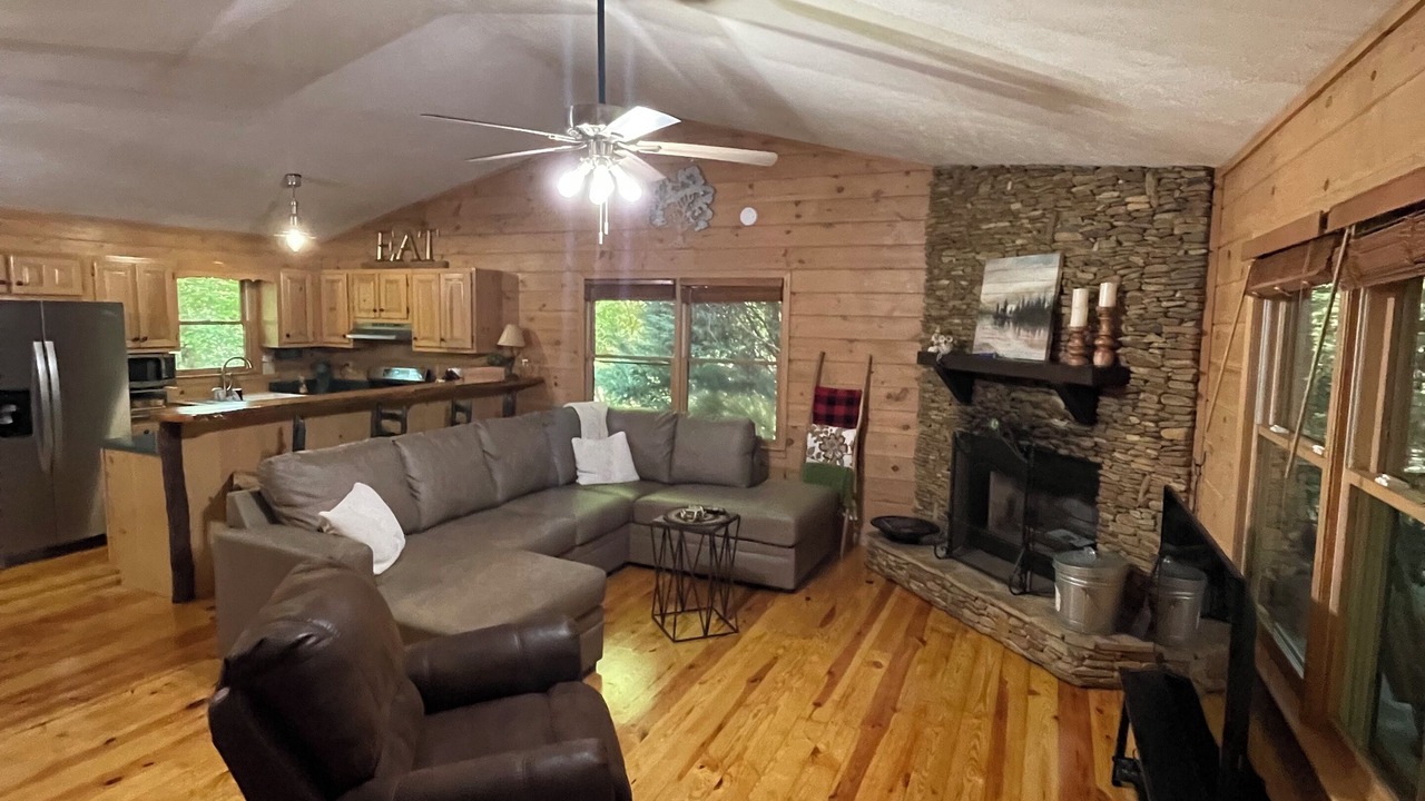 Photo of Livingroom in Madisonville