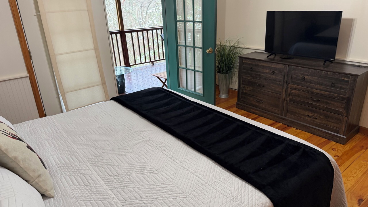 Photo of Bedroom in Madisonville