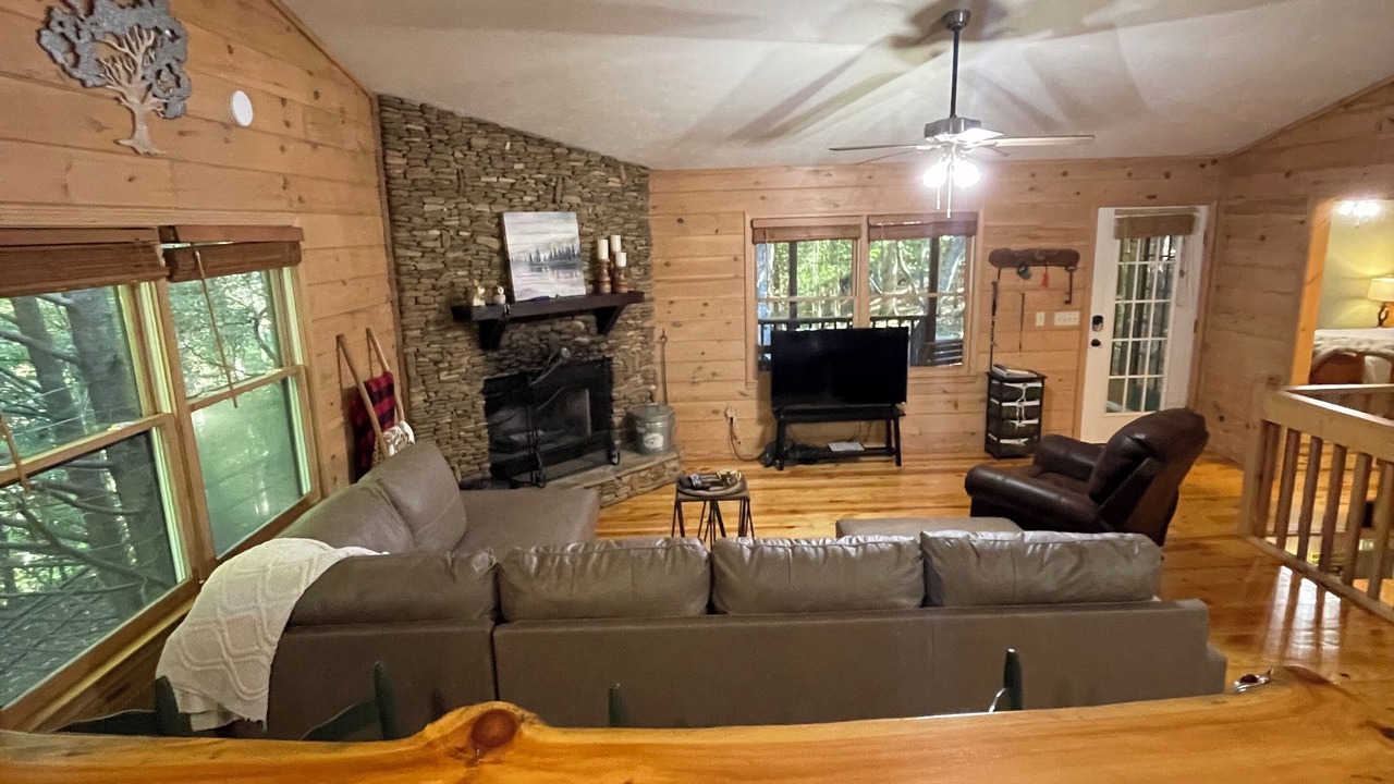 Photo of Livingroom in Madisonville