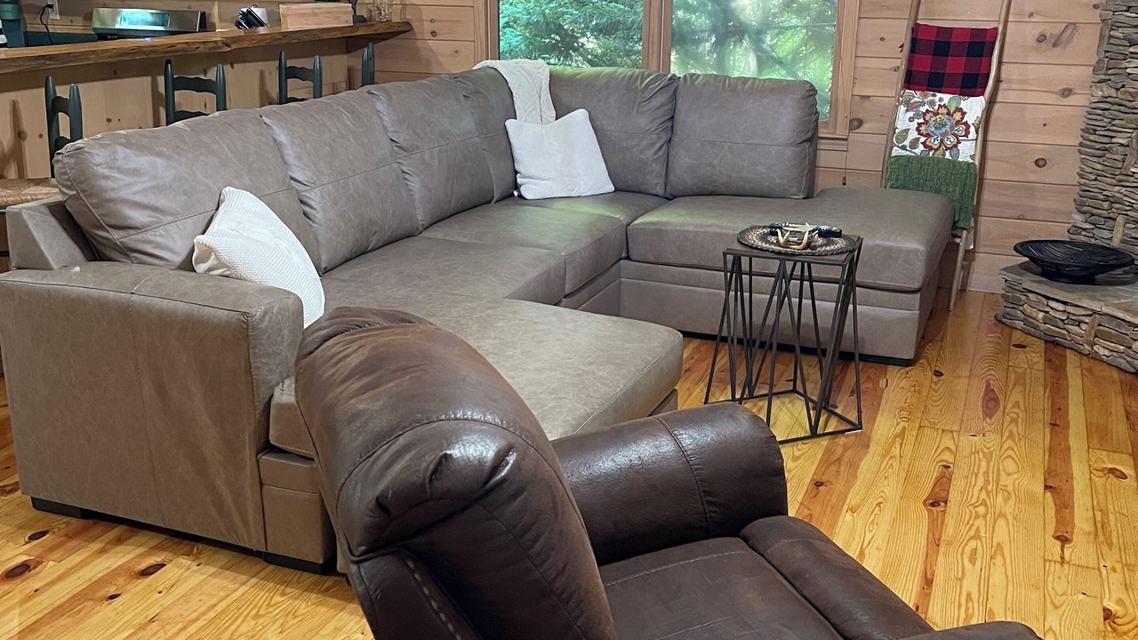Photo of Livingroom in Madisonville