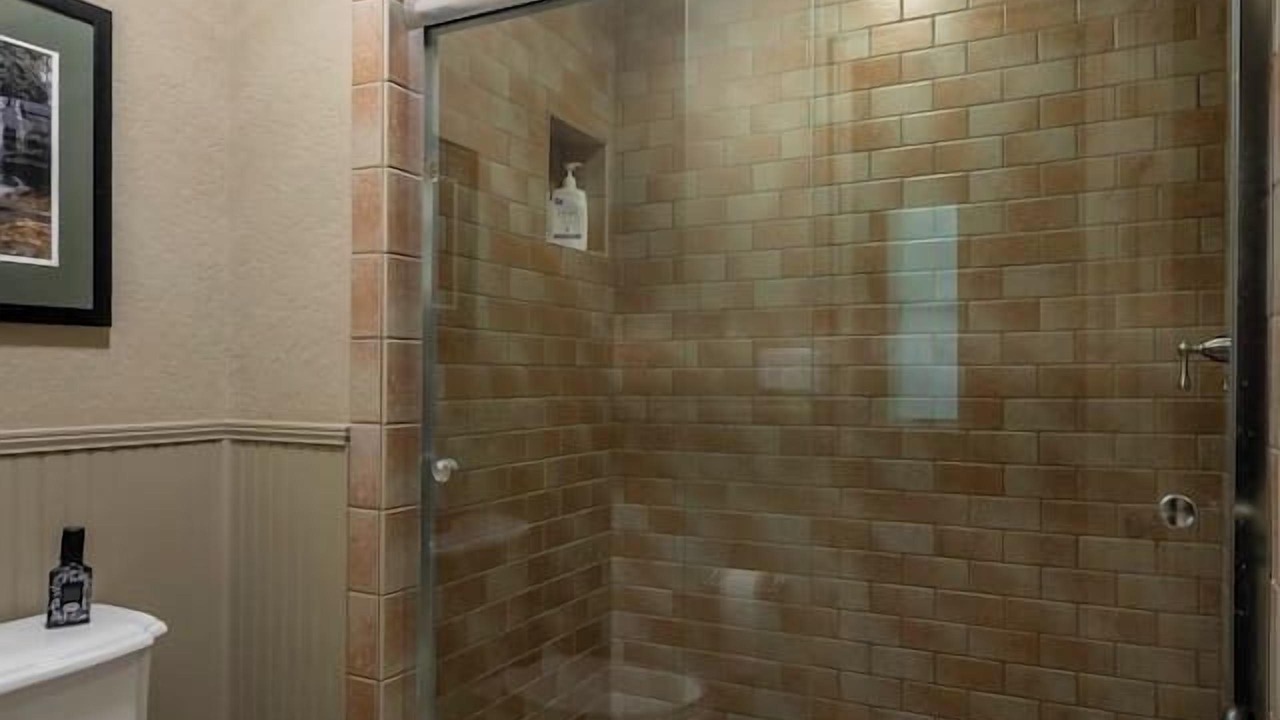 Photo of Bathroom in Lakeview Hills