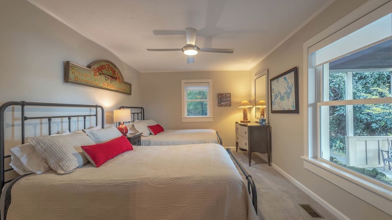 Photo of Bedroom in Lakeview Hills