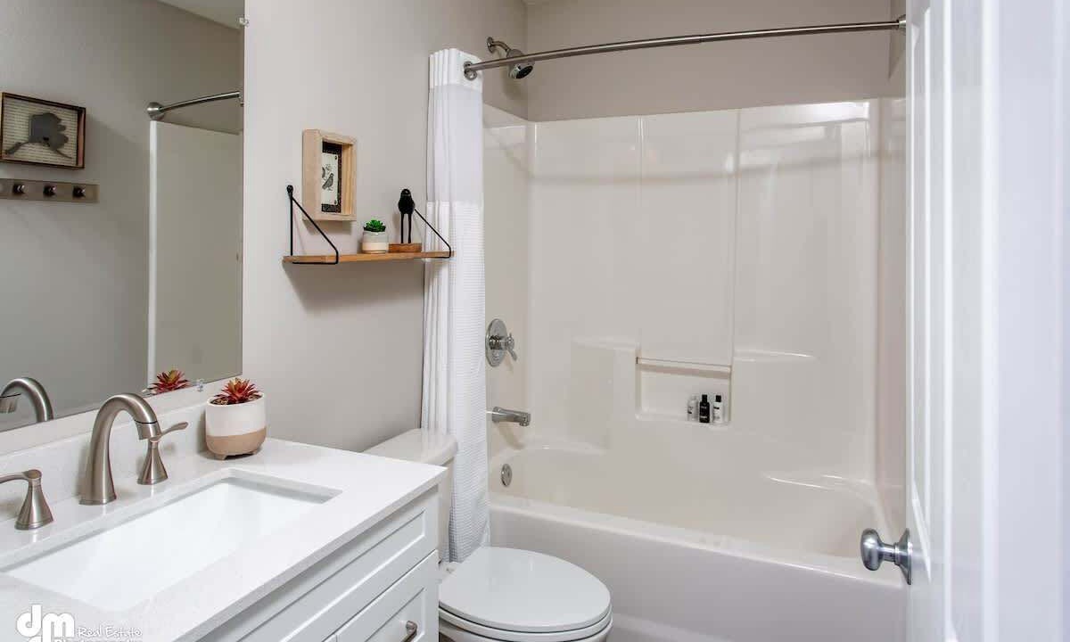 Photo of Bathroom in Meadow Lakes