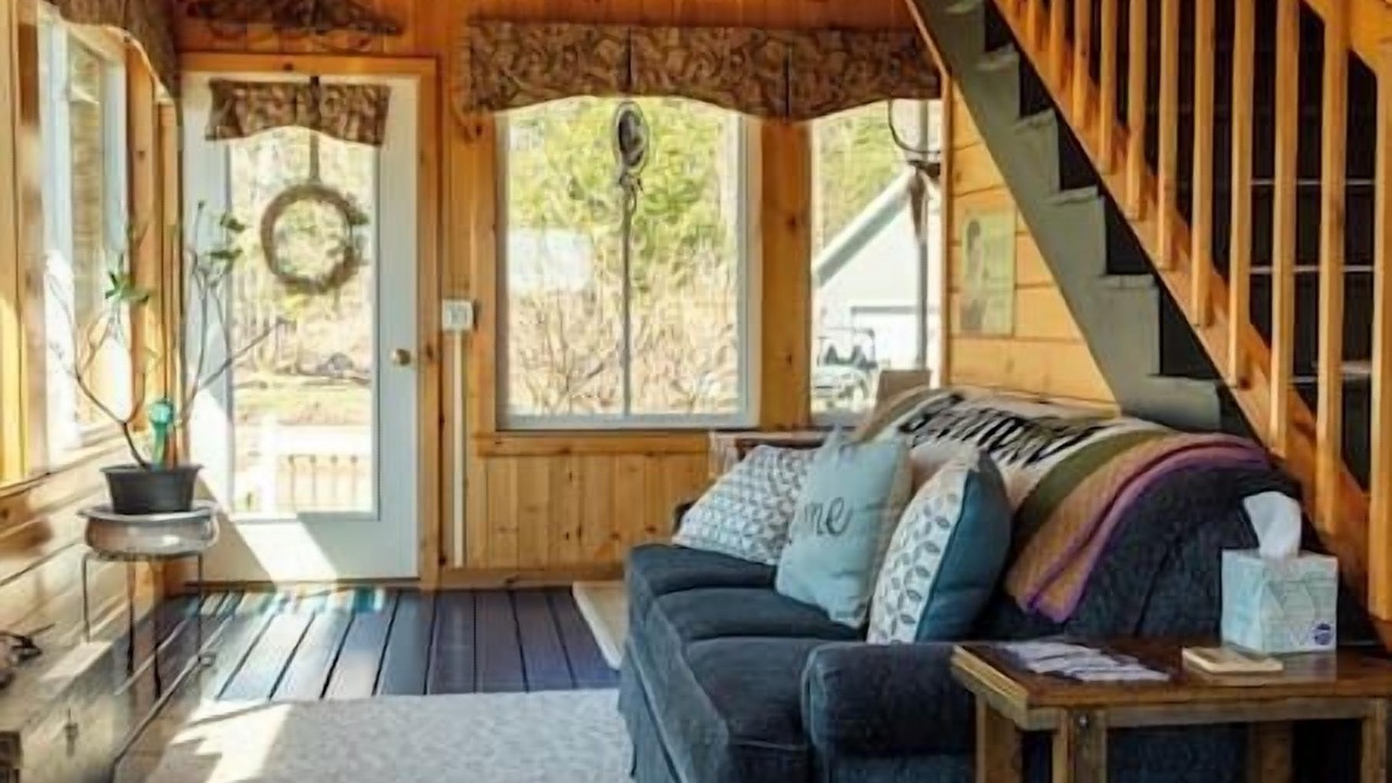 Photo of Livingroom in Guilford