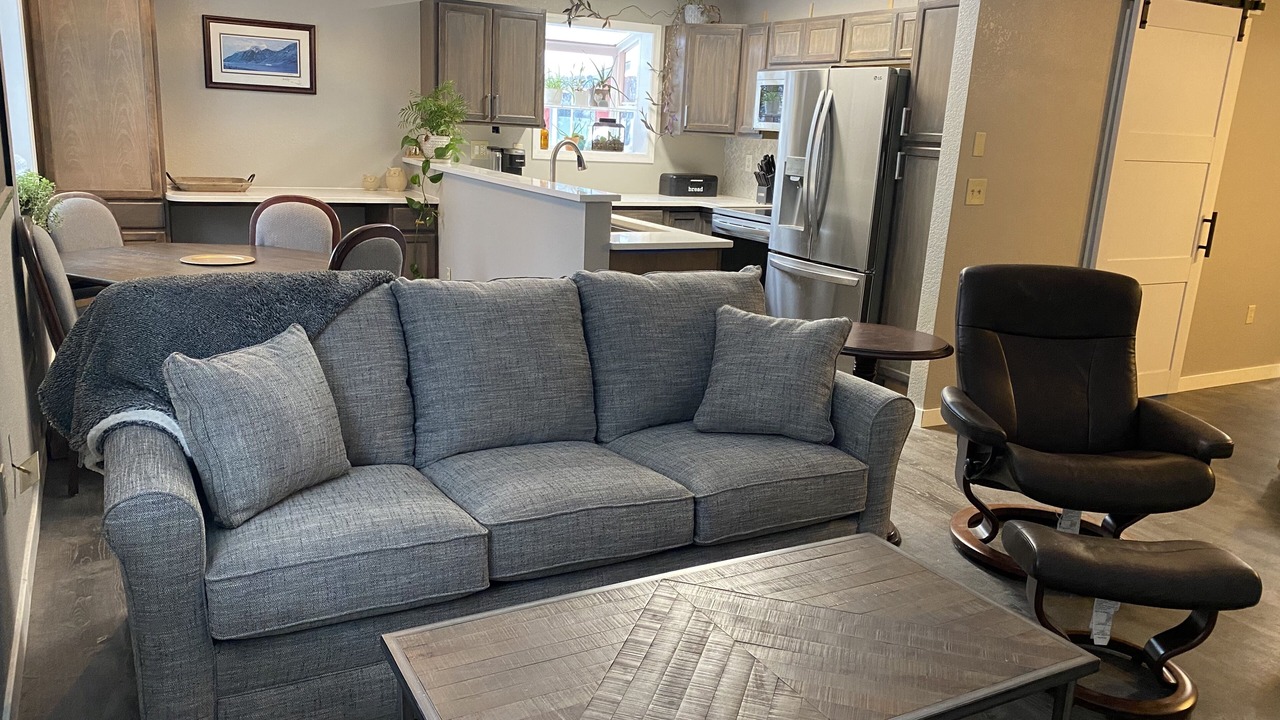 Photo of Livingroom in Mendenhall Valley