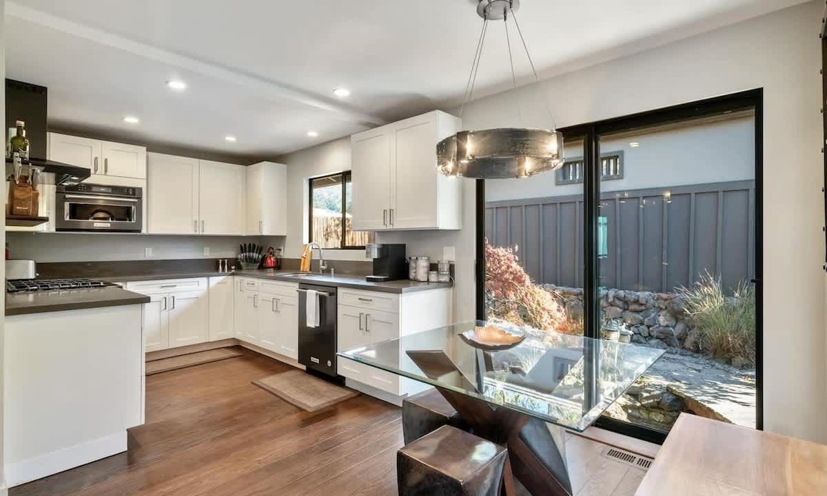 Photo of Outdoor in Claremont Hills