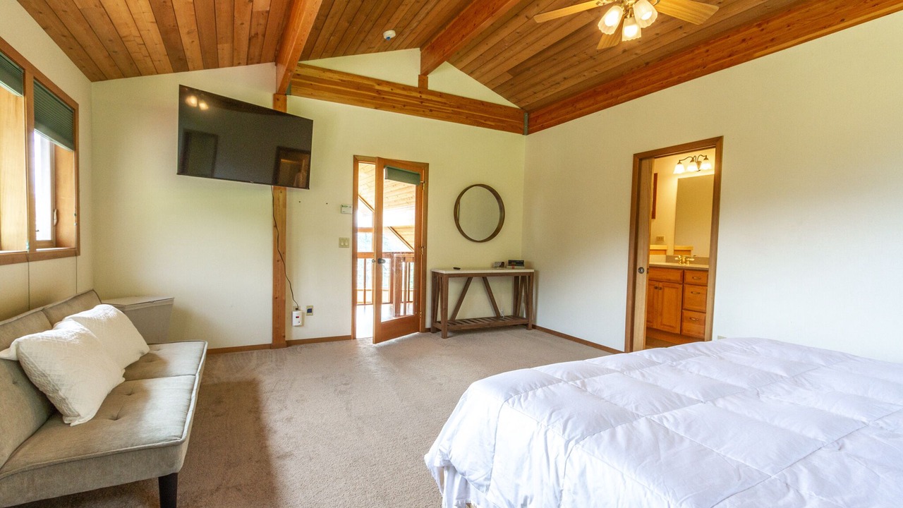 Photo of Bedroom in Juneau