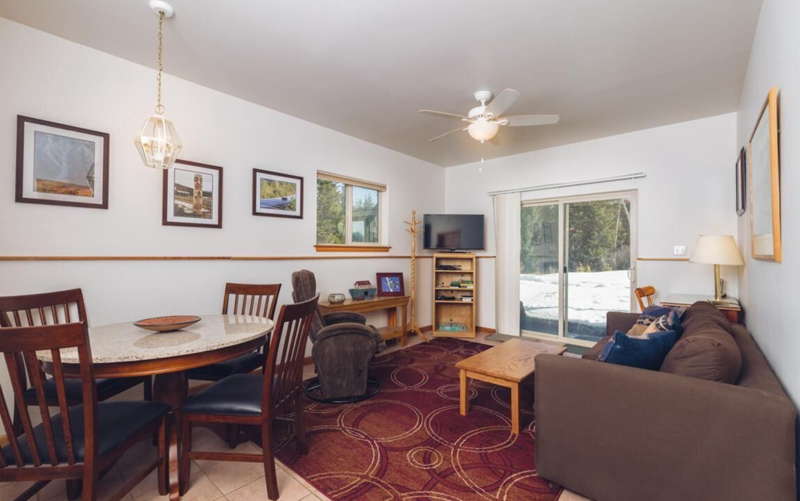 Photo of Livingroom in Haines