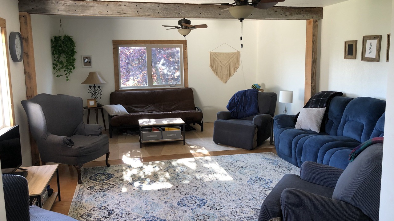 Photo of Livingroom in Larsen Bay