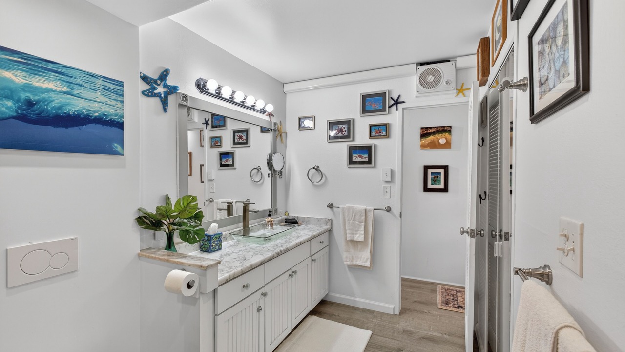 Photo of Bathroom in Historic Lahaina Front Street