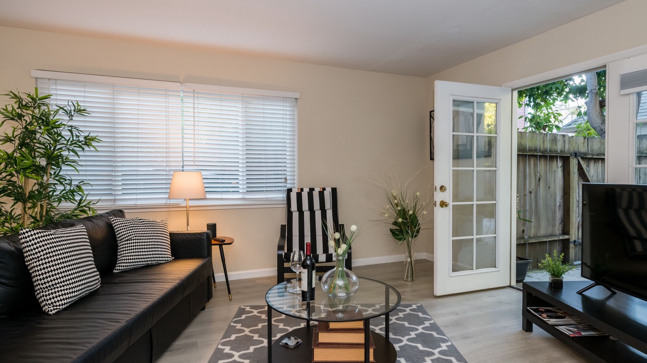 Photo of Livingroom in Downtown North