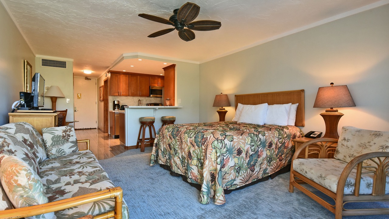 Photo of Bedroom in Historic Lahaina Front Street