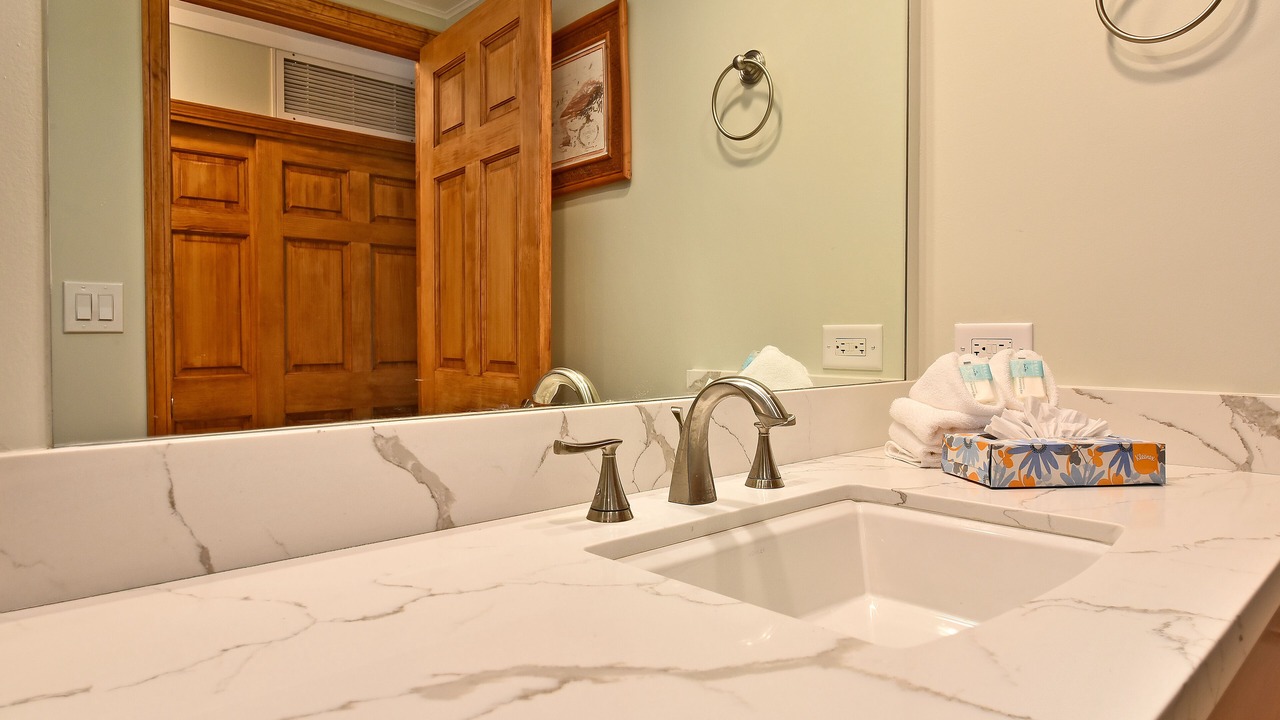Photo of Bathroom in Historic Lahaina Front Street